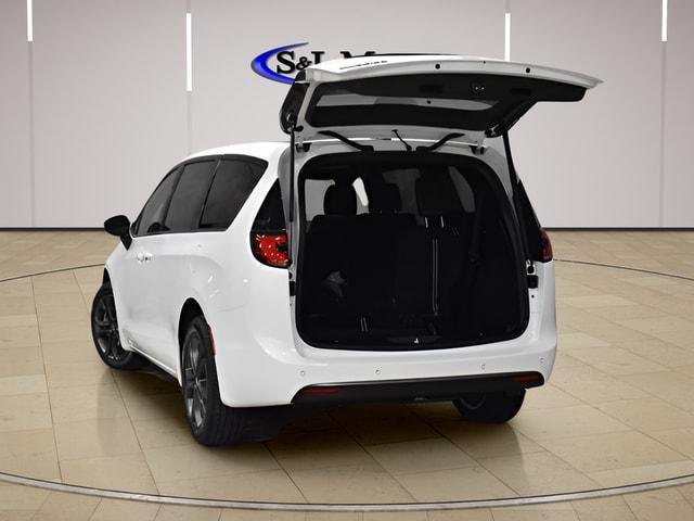 2026 Chrysler Pacifica Select AWD