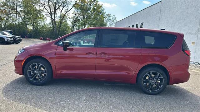 2026 Chrysler Pacifica PACIFICA SELECT AWD