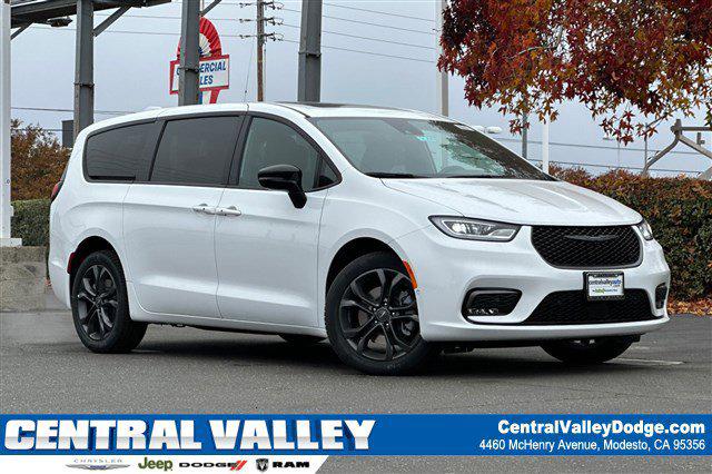 2026 Chrysler Pacifica PACIFICA SELECT AWD