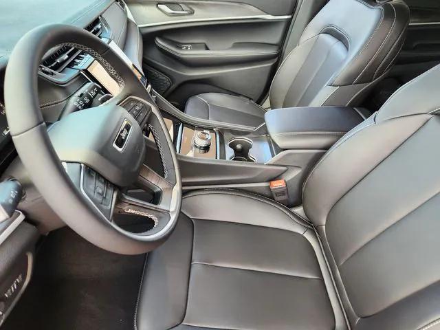 2025 Jeep Grand Cherokee Limited 4x2