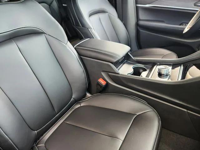2025 Jeep Grand Cherokee Limited 4x2