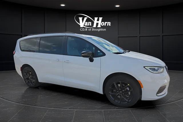 2026 Chrysler Pacifica Limited AWD for sale in Stoughton, WI