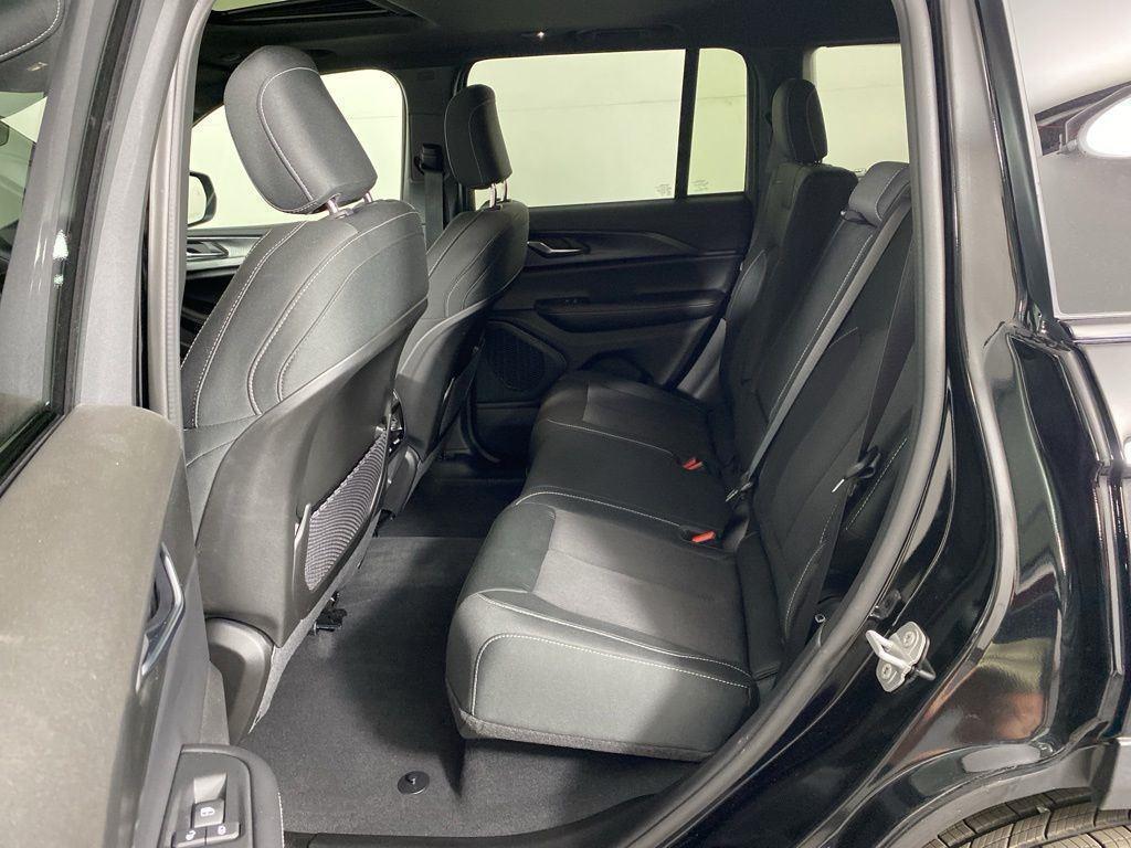New 2025 Diamond Black Crystal Pearl-Coat Exterior Paint Jeep Laredo X image 24