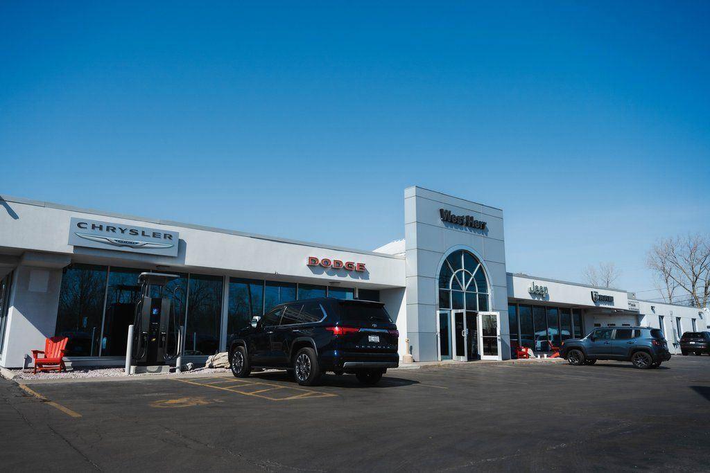 New 2025 Diamond Black Crystal Pearl-Coat Exterior Paint Jeep Laredo X image 27