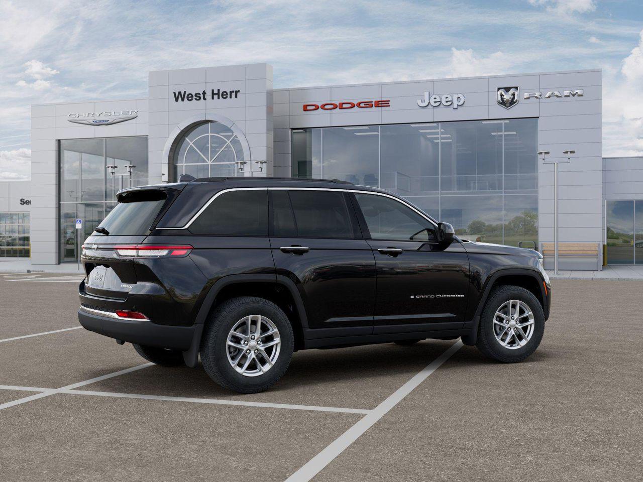 New 2025 Diamond Black Crystal Pearl-Coat Exterior Paint Jeep Laredo X image 31