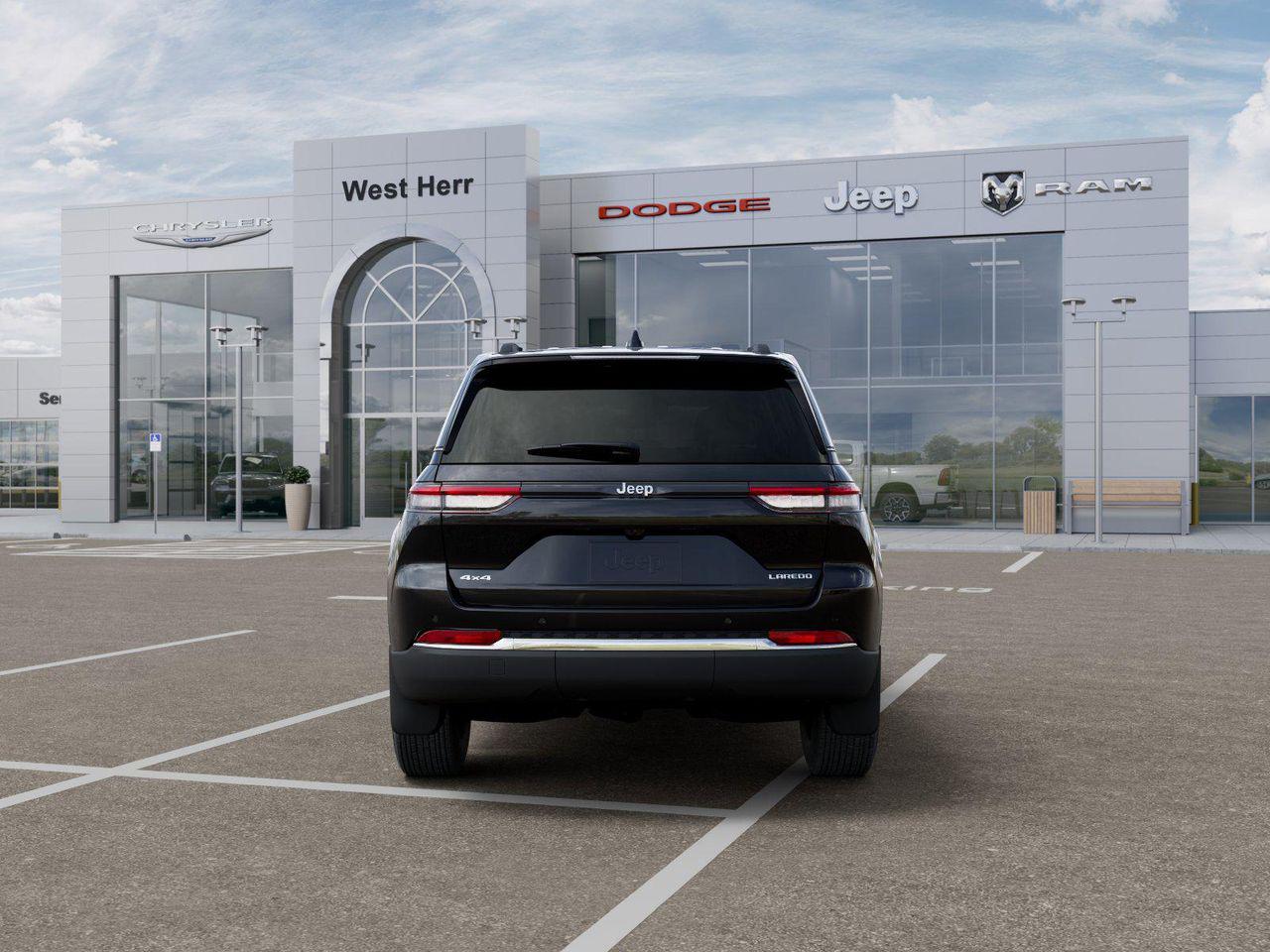 New 2025 Diamond Black Crystal Pearl-Coat Exterior Paint Jeep Laredo X image 34