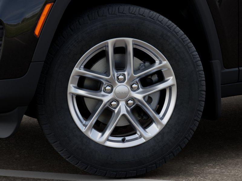 New 2025 Diamond Black Crystal Pearl-Coat Exterior Paint Jeep Laredo X image 35