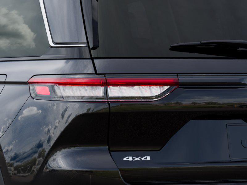 New 2025 Diamond Black Crystal Pearl-Coat Exterior Paint Jeep Laredo X image 36