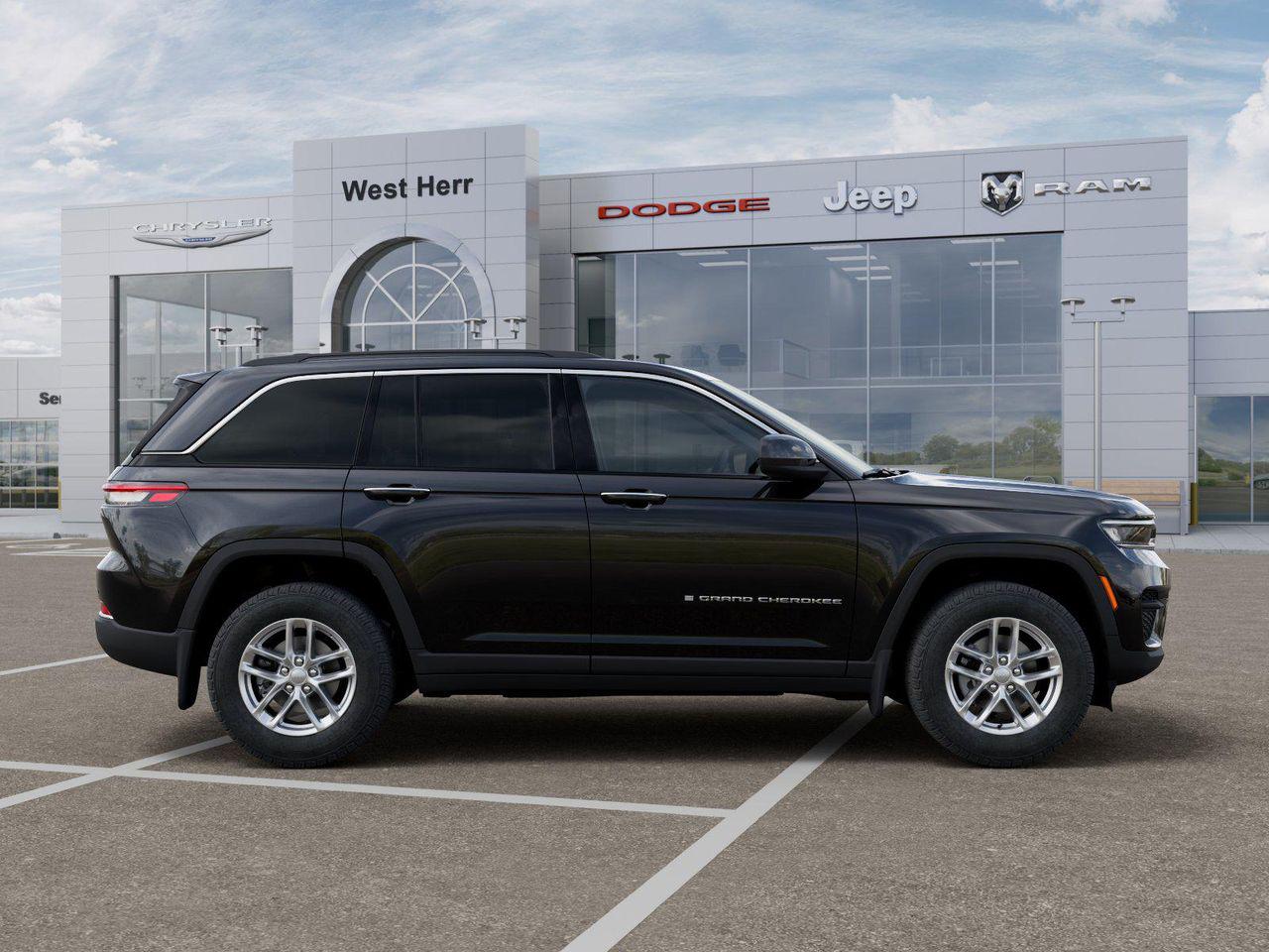 New 2025 Diamond Black Crystal Pearl-Coat Exterior Paint Jeep Laredo X image 48