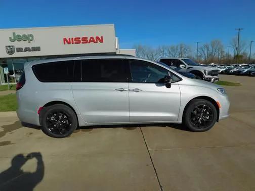 2026 Chrysler Pacifica Limited AWD