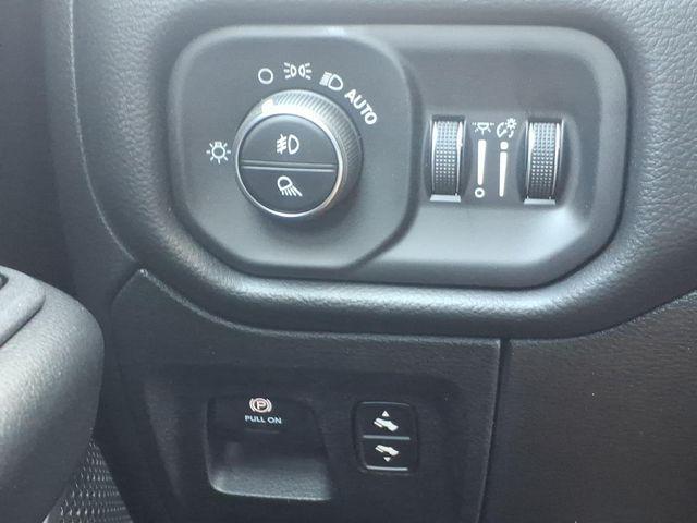 2026 Ram 1500 Lone Star Crew Cab 4x4 5'7" Box