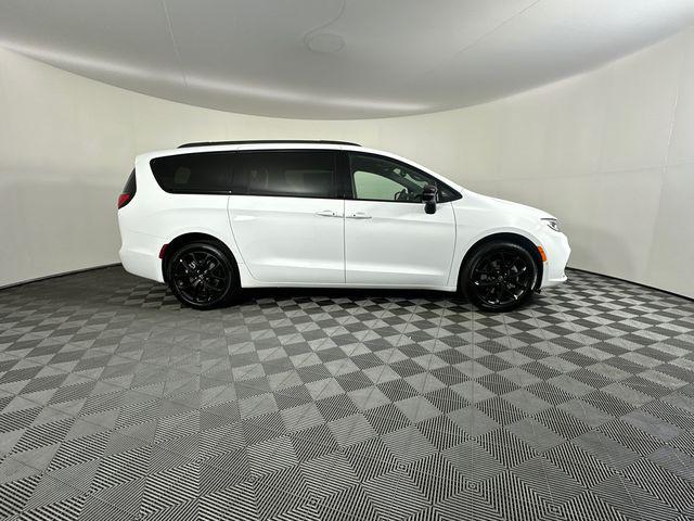 2026 Chrysler Pacifica Limited AWD