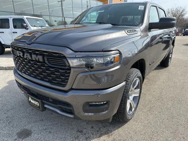 2026 RAM Ram 1500 RAM 1500 EXPRESS CREW CAB 4X4 57 BOX