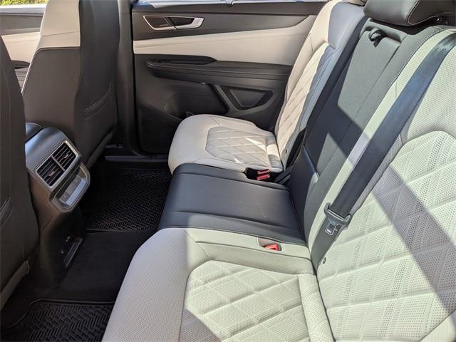 2025 Volkswagen Atlas Cross Sport 2.0T SEL Premium R-Line