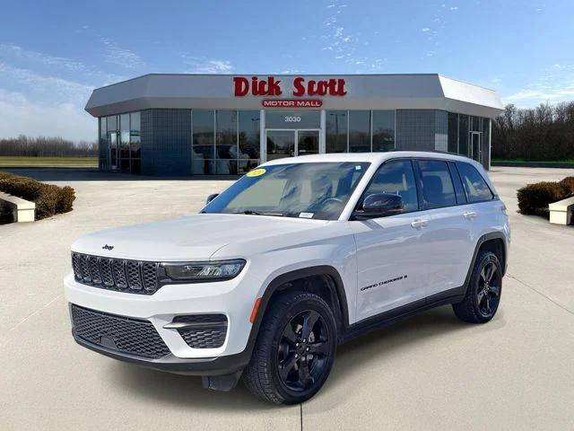 2023 Jeep Grand Cherokee Altitude 4x4 2023 Jeep Grand Cherokee Altitude 4x4