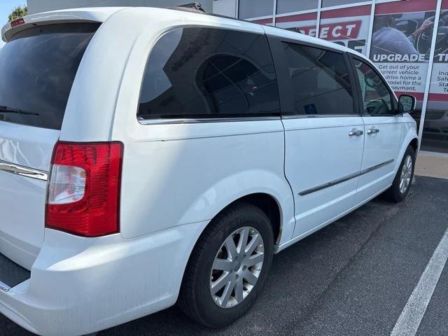 2016 Chrysler Town and Country Touring