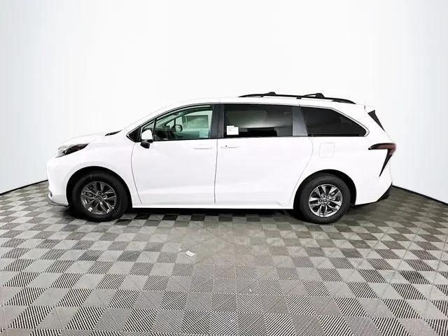 2025 Toyota Sienna LE