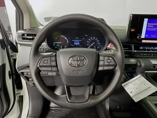 2025 Toyota Sienna LE