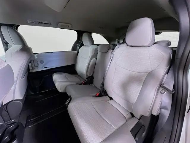 2025 Toyota Sienna LE