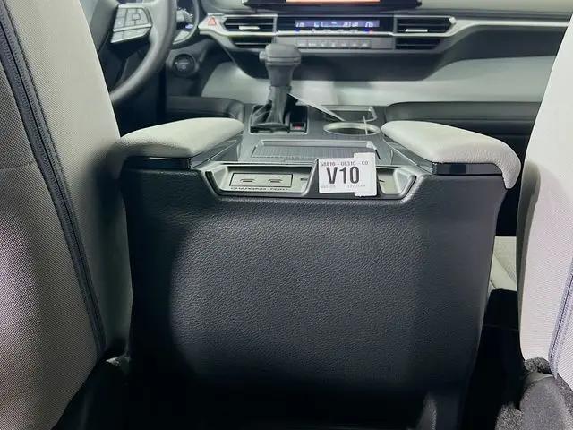 2025 Toyota Sienna LE