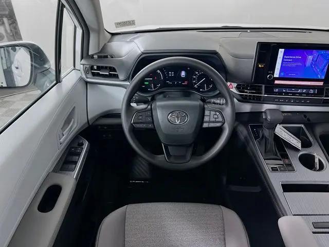 2025 Toyota Sienna LE