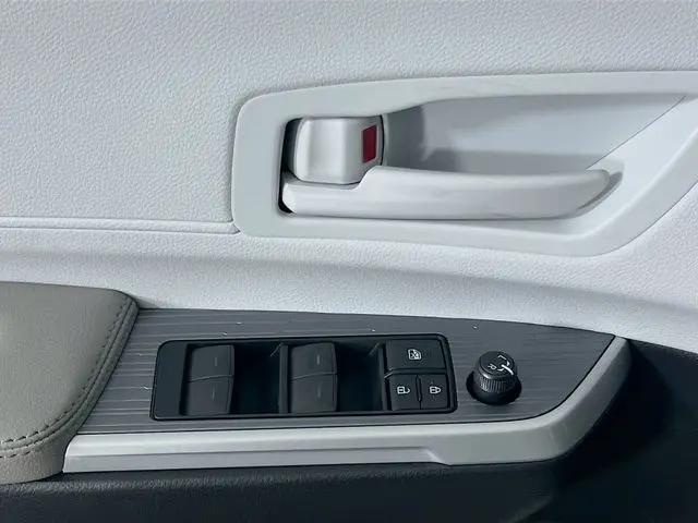 2025 Toyota Sienna LE