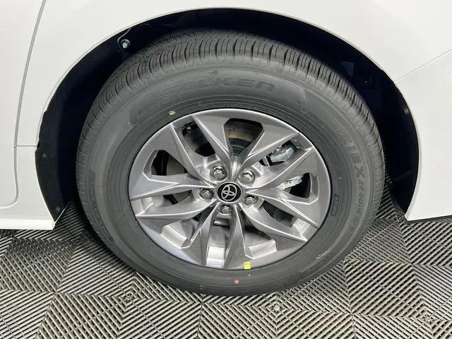 2025 Toyota Sienna LE