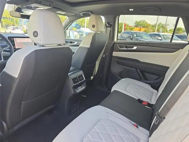 2026 Volkswagen Atlas Cross Sport SEL Premium R-Line