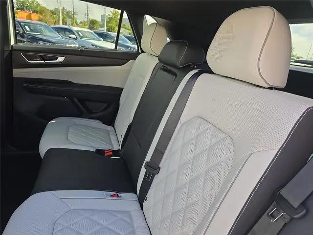 2026 Volkswagen Atlas Cross Sport SEL Premium R-Line