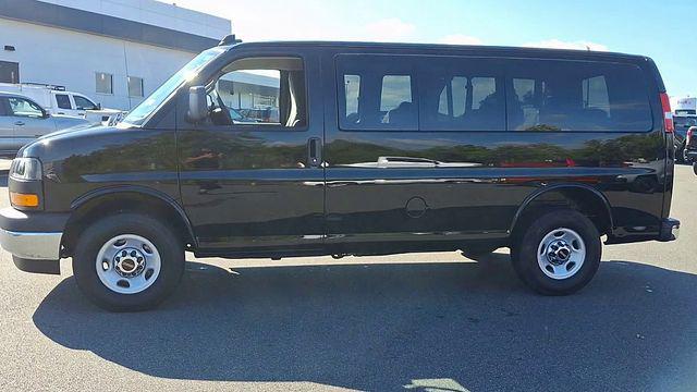 2025 GMC Savana Passenger RWD 2500 Regular Wheelbase LT