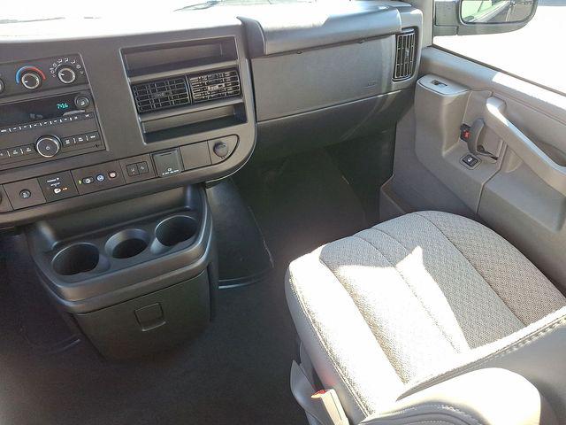 2025 GMC Savana Passenger RWD 2500 Regular Wheelbase LT