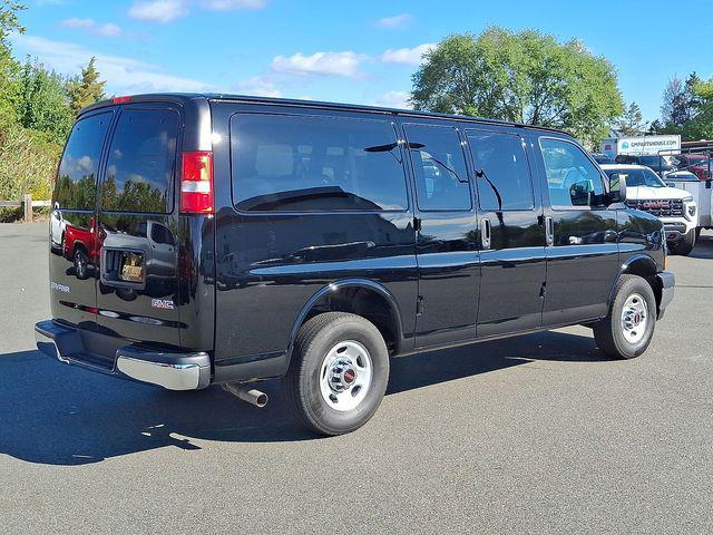 2025 GMC Savana Passenger RWD 2500 Regular Wheelbase LT