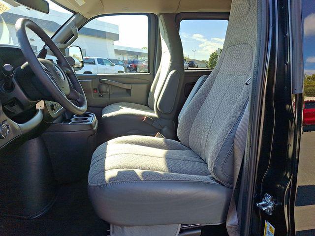 2025 GMC Savana Passenger RWD 2500 Regular Wheelbase LT