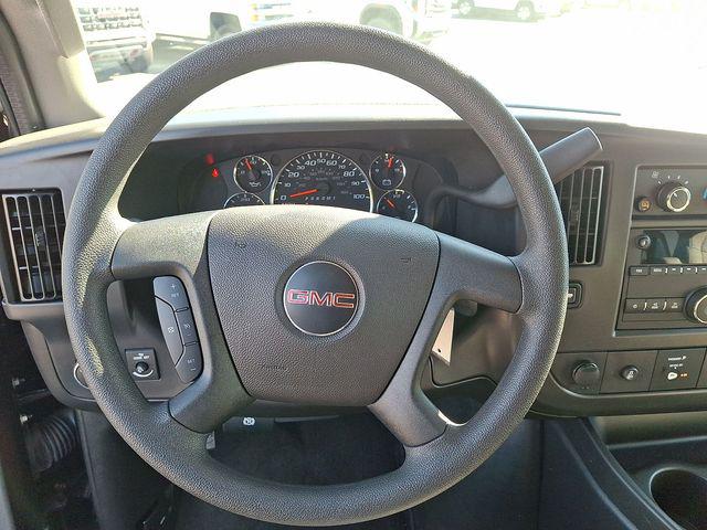 2025 GMC Savana Passenger RWD 2500 Regular Wheelbase LT
