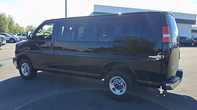 2025 GMC Savana Passenger RWD 2500 Regular Wheelbase LT
