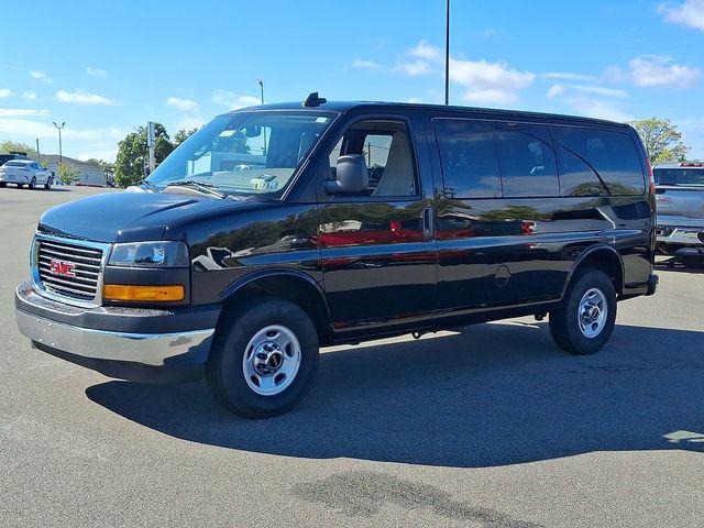 2025 GMC Savana Passenger RWD 2500 Regular Wheelbase LT