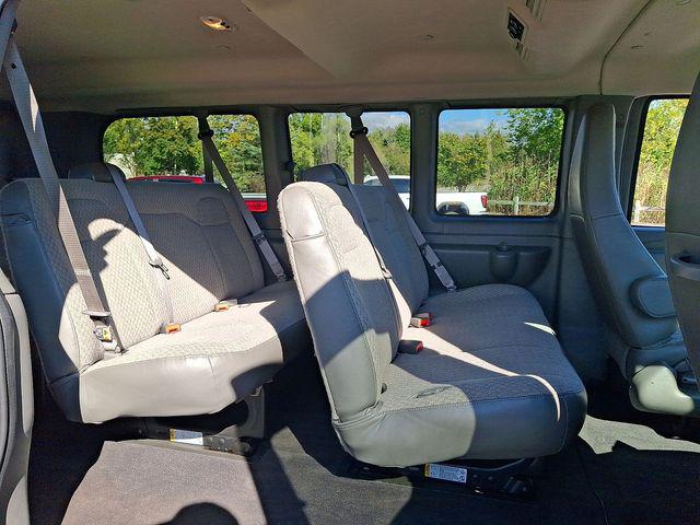 2025 GMC Savana Passenger RWD 2500 Regular Wheelbase LT