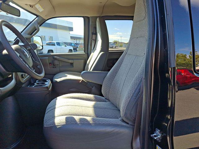 2025 GMC Savana Passenger RWD 2500 Regular Wheelbase LT