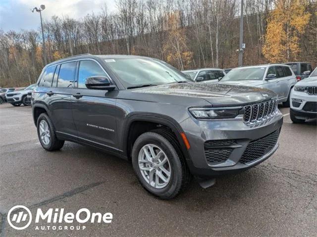 2025 Jeep Grand Cherokee GRAND CHEROKEE LAREDO X 4X4