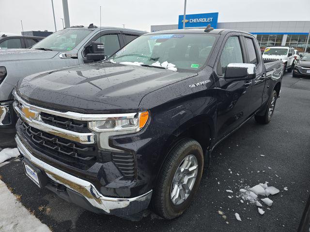 2022 Chevrolet Silverado 1500 4WD Double Cab Standard Bed LT with 2FT