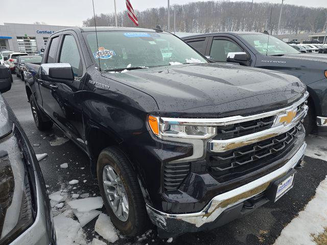 2022 Chevrolet Silverado 1500 4WD Double Cab Standard Bed LT with 2FT