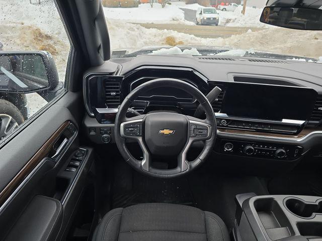 2022 Chevrolet Silverado 1500 4WD Double Cab Standard Bed LT with 2FT