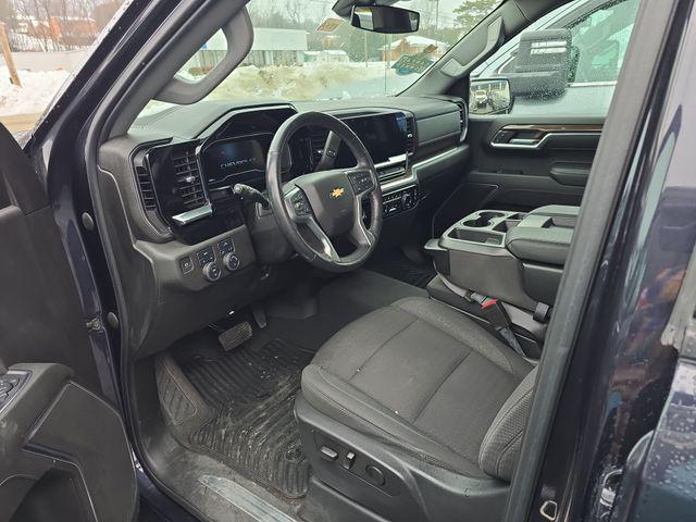 2022 Chevrolet Silverado 1500 4WD Double Cab Standard Bed LT with 2FT