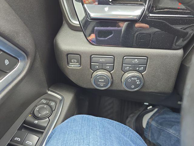 2022 Chevrolet Silverado 1500 4WD Double Cab Standard Bed LT with 2FT