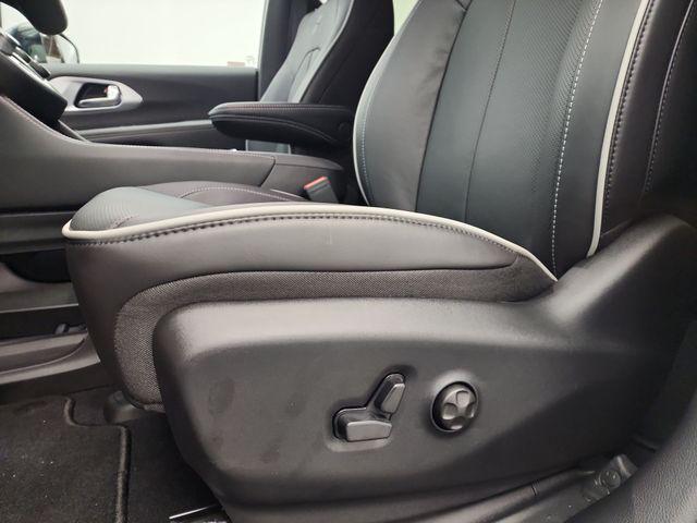 2026 Chrysler Pacifica Limited AWD
