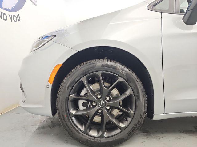2026 Chrysler Pacifica Limited AWD