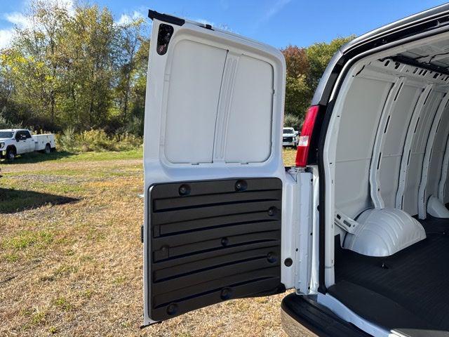 2025 GMC Savana Cargo RWD 2500 Regular Wheelbase Work Van
