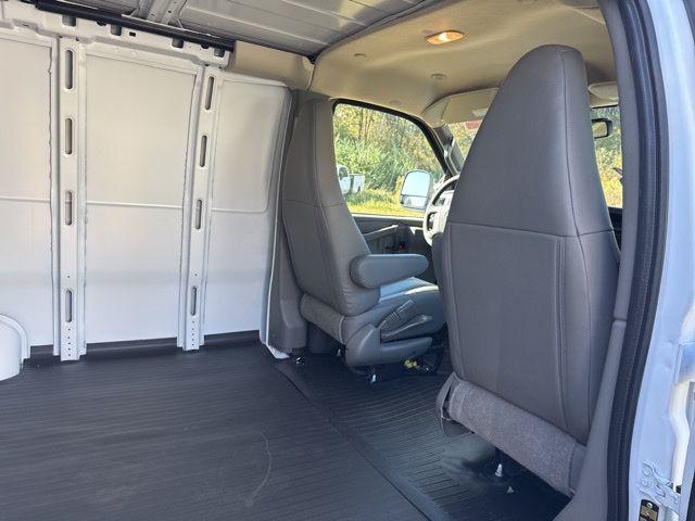 2025 GMC Savana Cargo RWD 2500 Regular Wheelbase Work Van