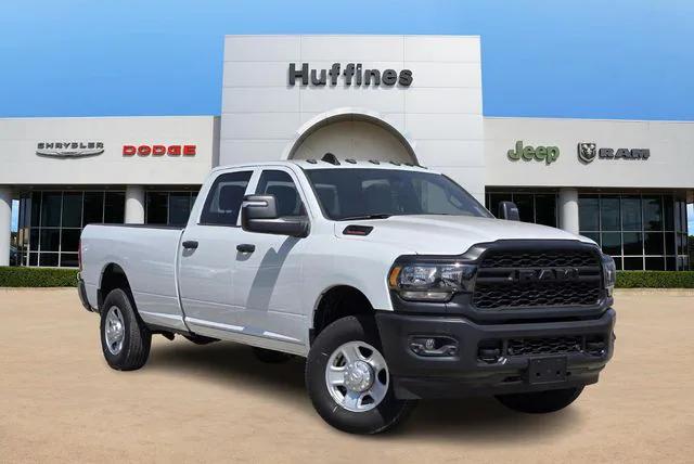 2023 RAM 3500 Tradesman Crew Cab 4x4 8 Box