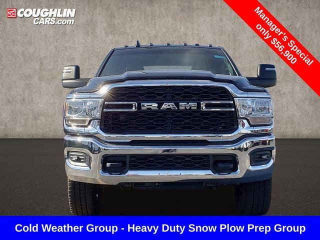 2024 RAM 3500 Tradesman Crew Cab 4x4 8 Box